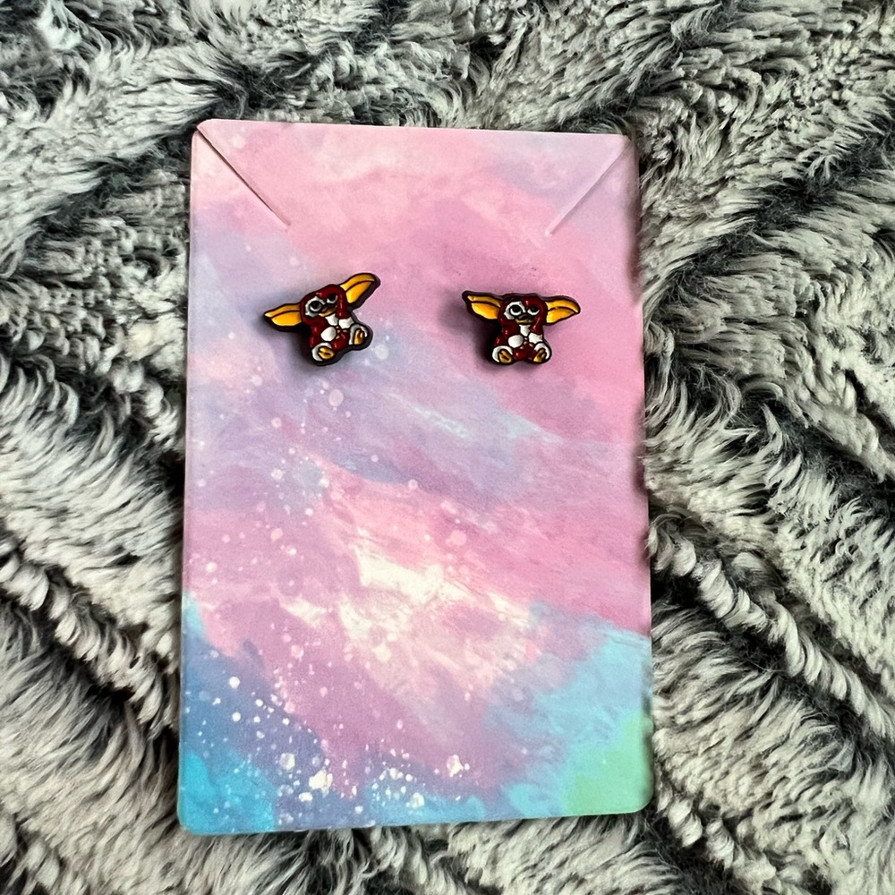 New Cute Gizmo stud earrings.